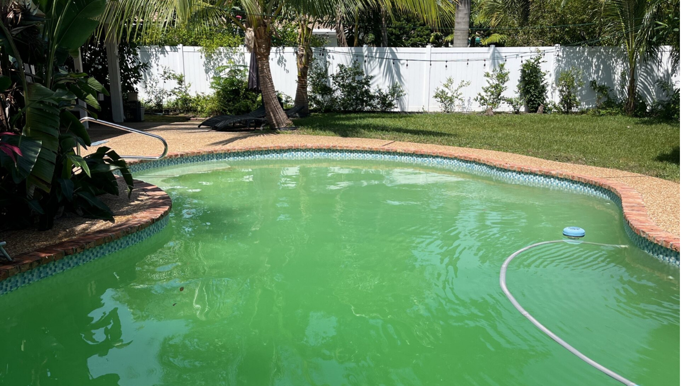 Antes da manutenção da piscina